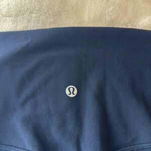size 2 Lululemon leggings in navy blue. worn once but didn’t fit me very well!